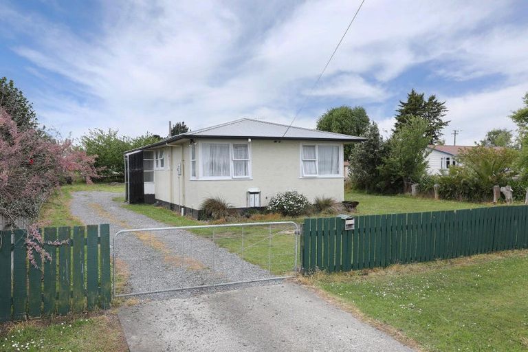 Photo of property in 11 Ngahina Street, Marton, 4710