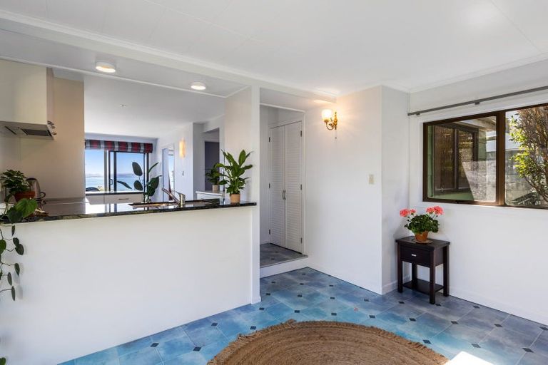 Photo of property in 27 De Luen Avenue, Tindalls Beach, Whangaparaoa, 0930