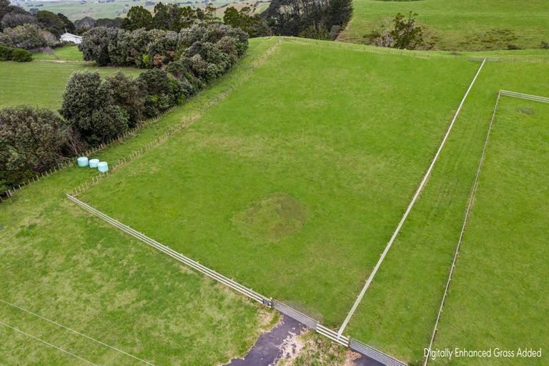 Photo of property in 2594 Awhitu Road, Awhitu, 2684