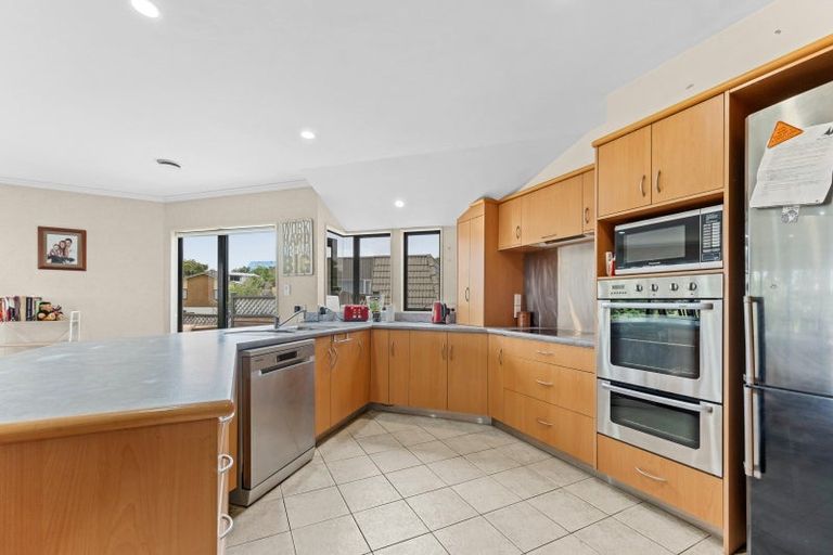 Photo of property in 10 Saint Ives Grove, Whalers Gate, New Plymouth, 4310