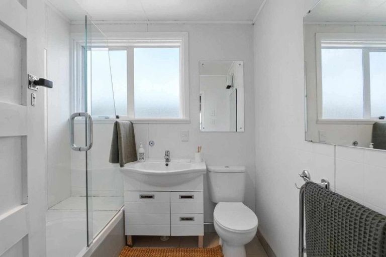Photo of property in 16 Epsom Road, Sockburn, Christchurch, 8042