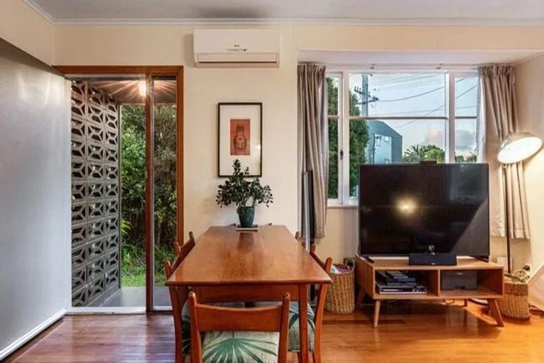 Photo of property in 20 Woodvale Road, Glen Eden, Auckland, 0602