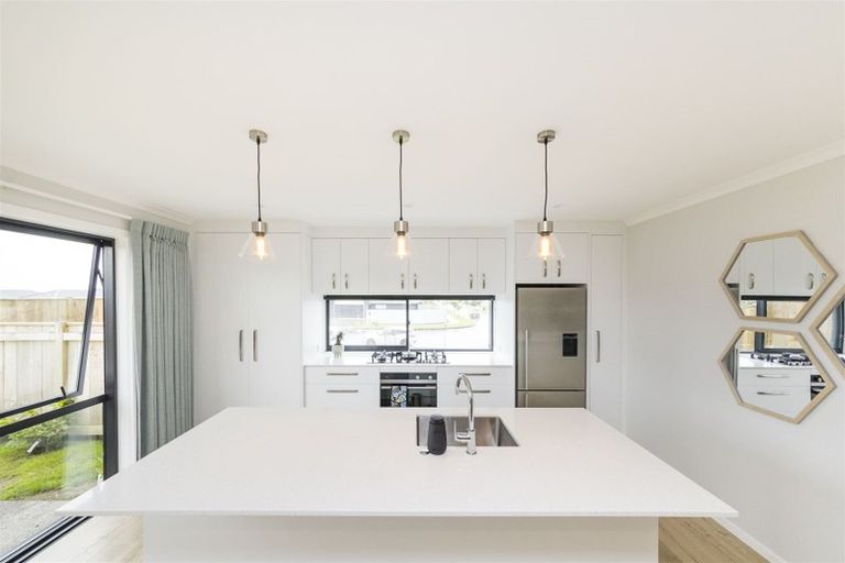 Photo of property in 202 Pacific Drive, Fitzherbert, Palmerston North, 4410