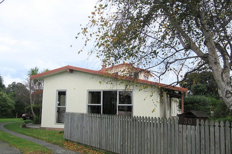 Photo of property in 30 Mahana Road, Paraparaumu Beach, Paraparaumu, 5032