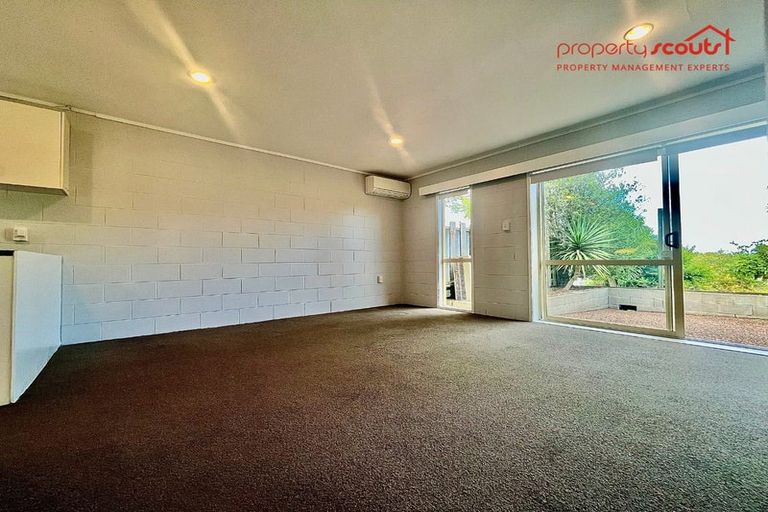 Photo of property in 2/22 Chivalry Road, Glenfield, Auckland, 0629