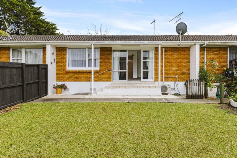 Photo of property in 2/6 Hill Road, Papatoetoe, Auckland, 2025