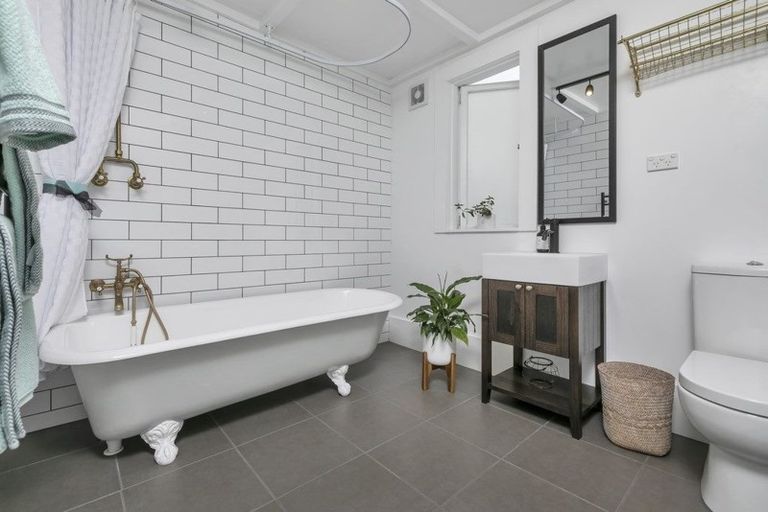 Photo of property in 83 Beach Haven Road, Beach Haven, Auckland, 0626