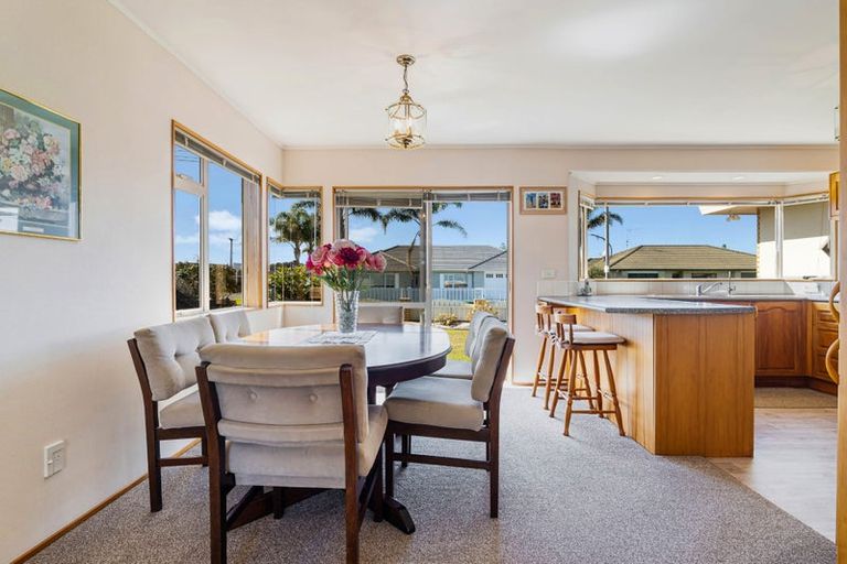 Photo of property in 38 Edward Avenue, Orewa, 0931