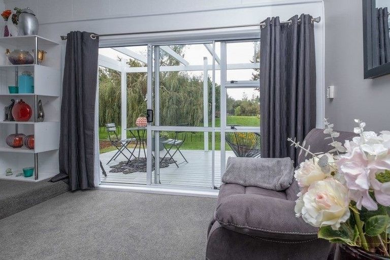 Photo of property in 18 Castle Street, Eltham, 4322