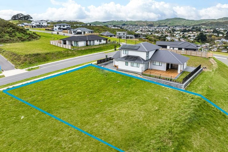 Photo of property in 28 Te Hoiere Street, Aotea, Porirua, 5024