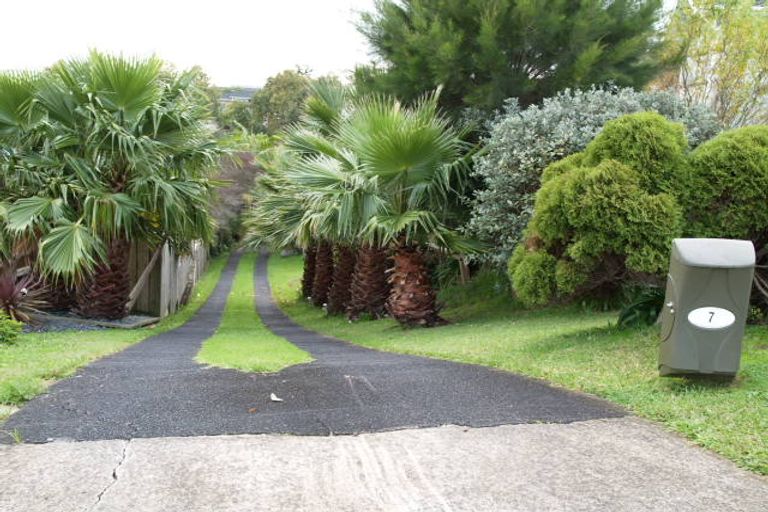 Photo of property in 7 Bert Wilson Place, Cockle Bay, Auckland, 2014