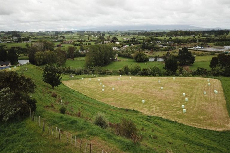 Photo of property in 326 Paraite Road, Paraite, New Plymouth, 4373