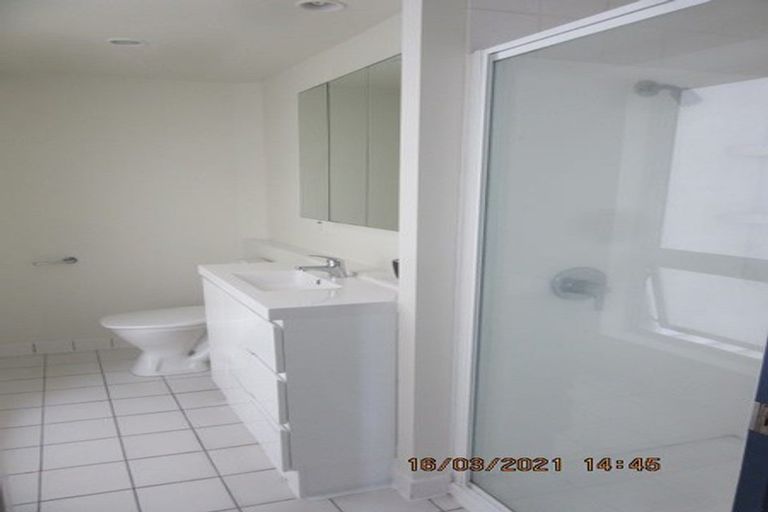 Photo of property in Terrace Heights Apartments, 4e/163 The Terrace, Wellington Central, Wellington, 6011