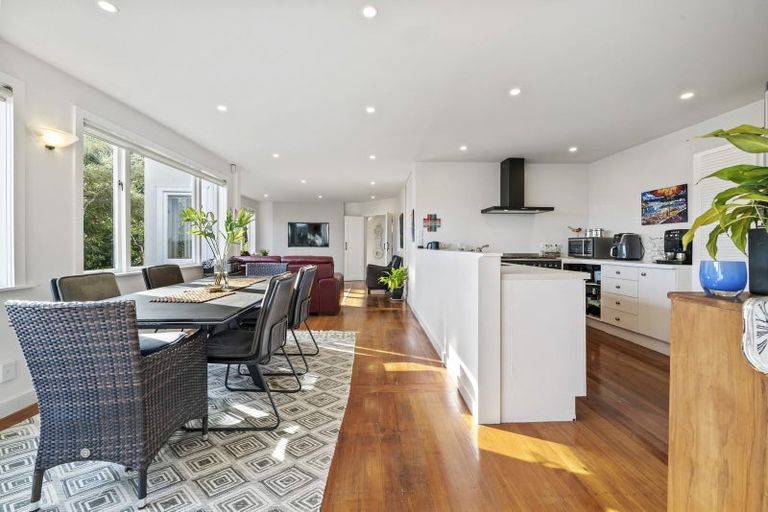 Photo of property in 28 Kowhai Street, Eastbourne, Lower Hutt, 5013