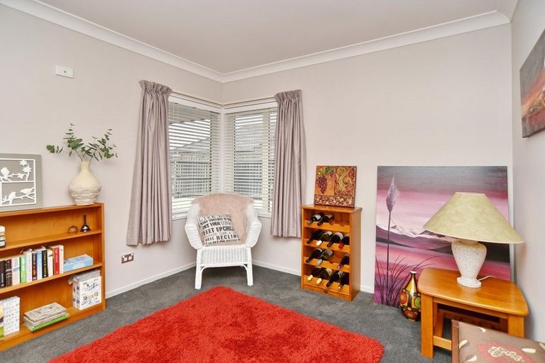 Photo of property in 5 Amoka Crescent, Parklands, Christchurch, 8083