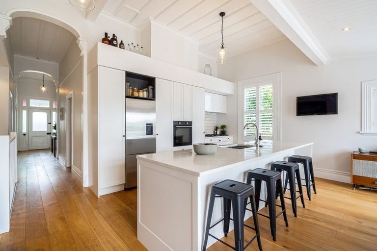 Photo of property in 6 Shoal Bay Road, Devonport, Auckland, 0624