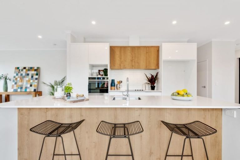 Photo of property in 40 Owen Chapman Drive, Red Beach, 0932