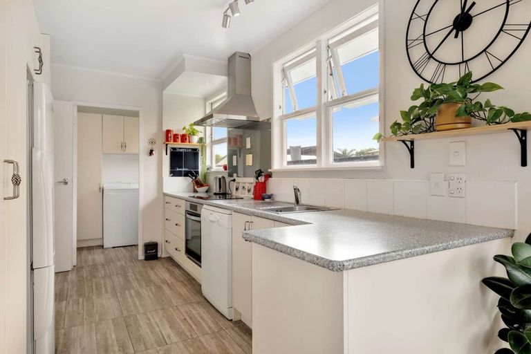 Photo of property in 55 Welcome Bay Road, Welcome Bay, Tauranga, 3112