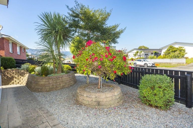 Photo of property in 22 Tacoma Drive, Totara Park, Upper Hutt, 5018