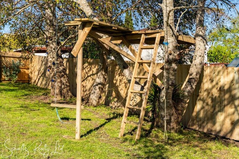 Photo of property in 17a Ash Street, Maungaturoto, 0520