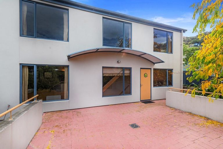 Photo of property in 37 Cornwall Road, Lyttelton, 8082