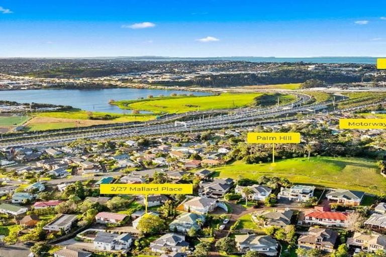 Photo of property in 2/27 Mallard Place, Unsworth Heights, Auckland, 0632