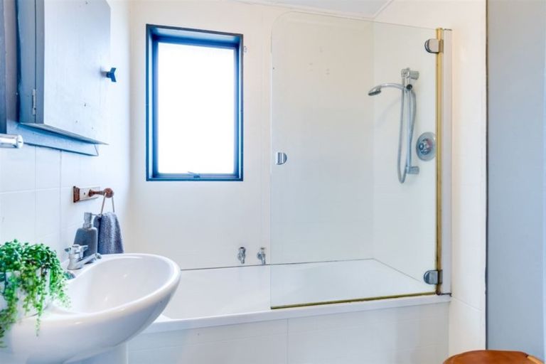 Photo of property in 22 Shanly Street, Waipawa, 4210