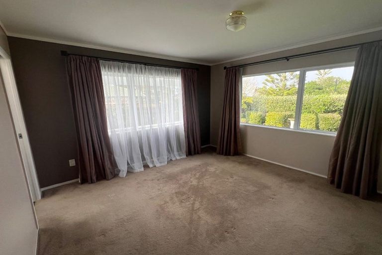 Photo of property in 5 Barton Place, Orewa, 0931