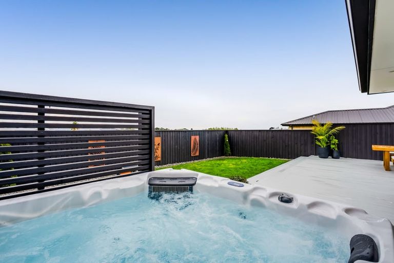 Photo of property in 16 Jules Crescent, Bell Block, New Plymouth, 4312