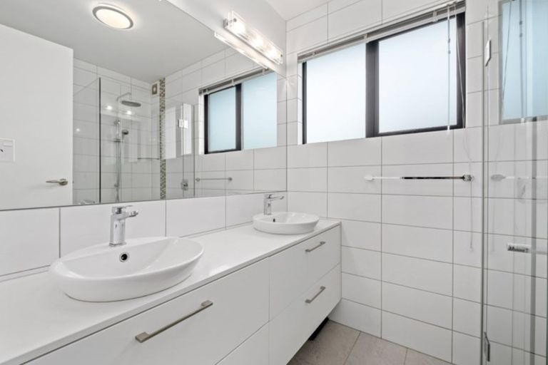 Photo of property in 5 Valley Crescent, Wanaka, 9305