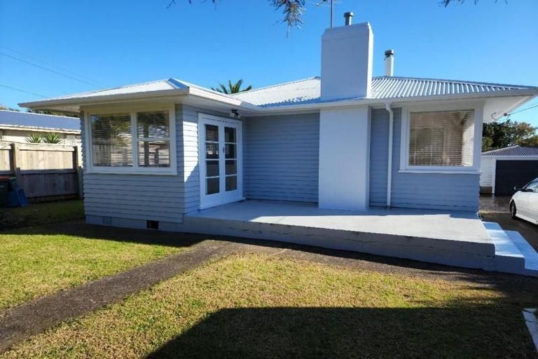 Photo of property in 28 Old South Road, Okato, 4335