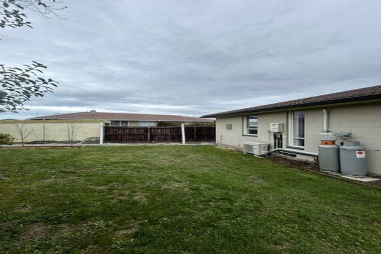 Photo of property in 2/23 Branksome Place, Parklands, Christchurch, 8083