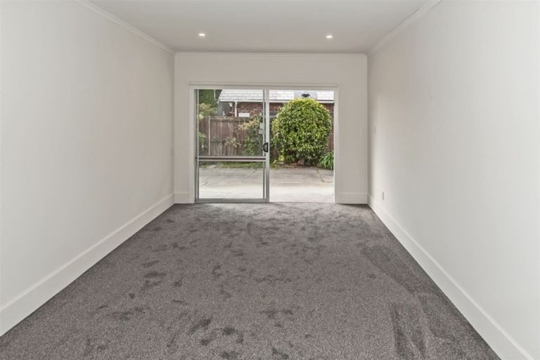 Photo of property in 2/86 Avonhead Road, Avonhead, Christchurch, 8042