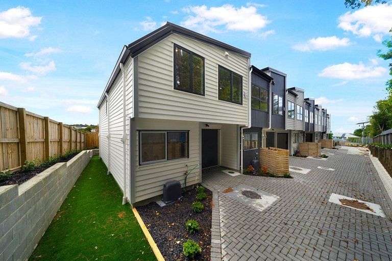Photo of property in 2/114 Don Buck Road, Massey, Auckland, 0614
