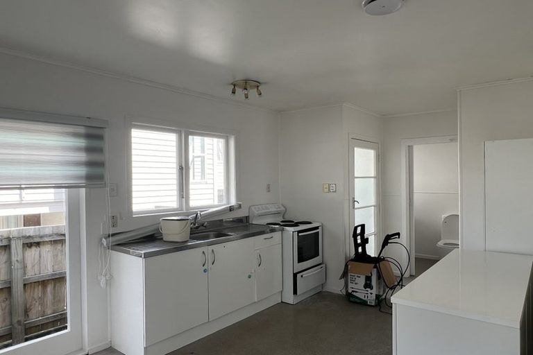 Photo of property in 25 Kaikoura Street, Henderson, Auckland, 0612