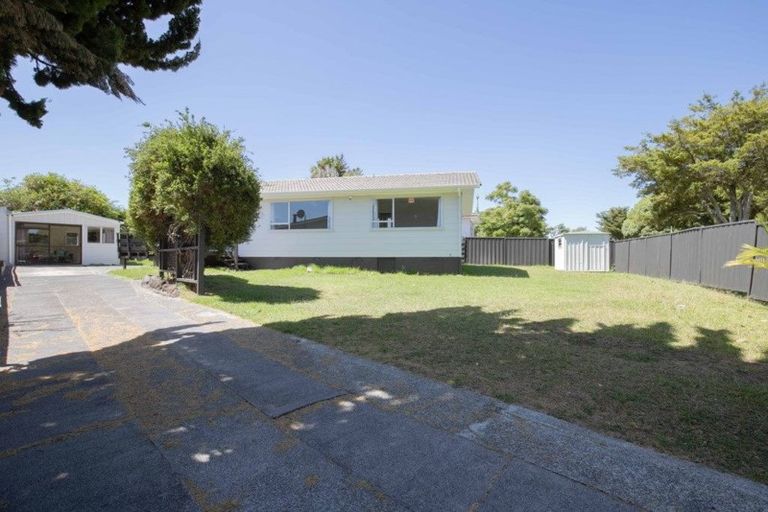 Photo of property in 8 Carbery Place, Manurewa, Auckland, 2102