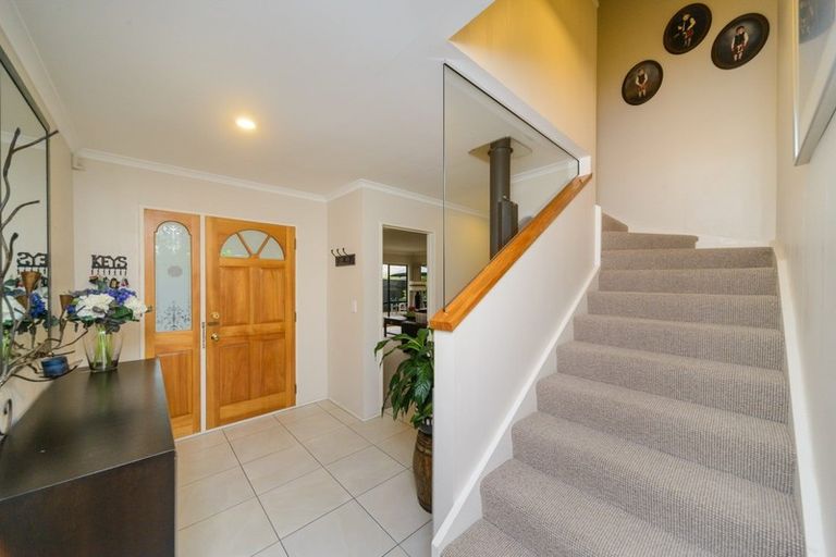 Photo of property in 135 Summerhill Drive, Fitzherbert, Palmerston North, 4410
