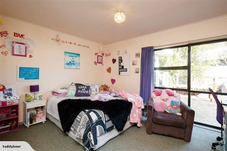 Photo of property in 15 Woburn Place, Takaro, Palmerston North, 4412