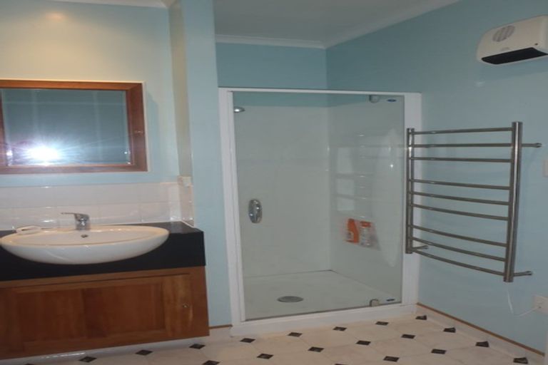 Photo of property in 57 Bedford Street, Northland, Wellington, 6012