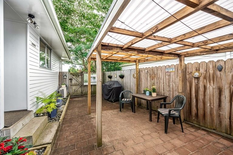 Photo of property in 4 Tangelo Place, Bucklands Beach, Auckland, 2012