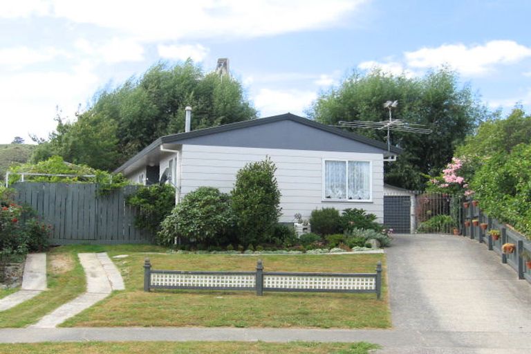 Photo of property in 34 Delaware Grove, Totara Park, Upper Hutt, 5018