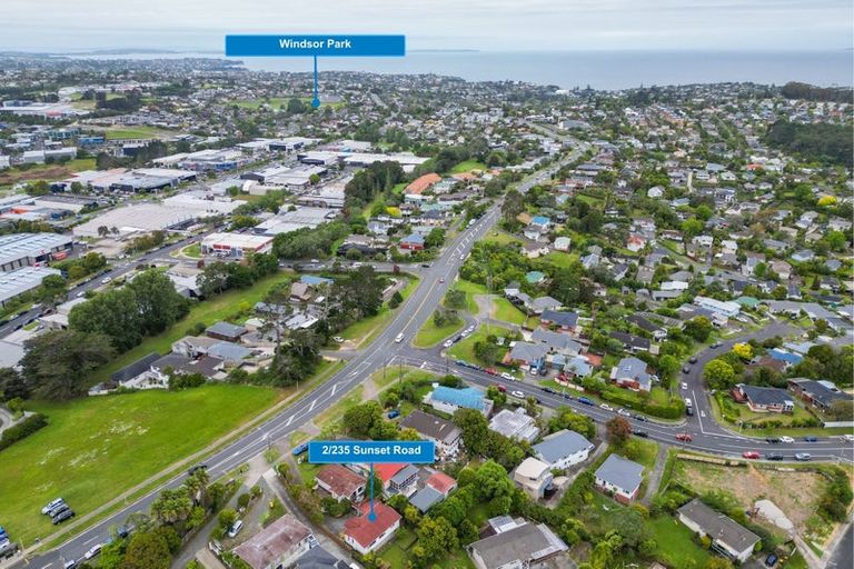 Photo of property in 2/235 Sunset Road, Sunnynook, Auckland, 0632