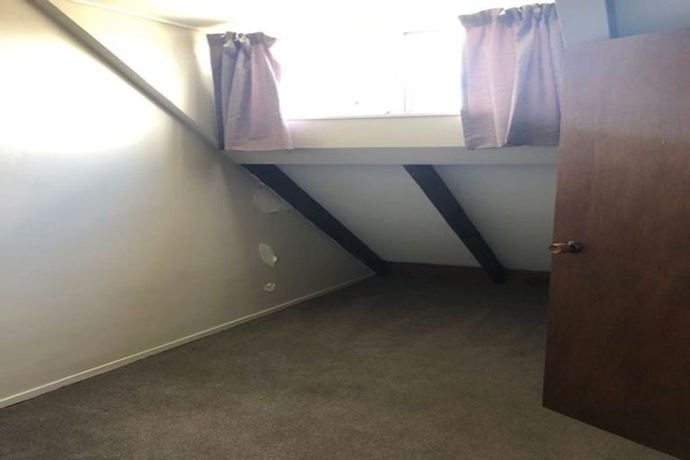 Photo of property in 4/31 Mana Avenue, Titahi Bay, Porirua, 5022