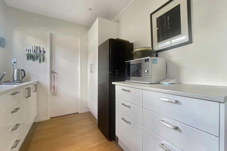 Photo of property in 2/24 Amberley Avenue, Te Atatu South, Auckland, 0610