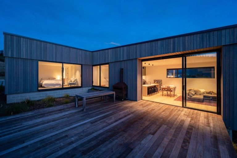 Photo of property in 6 Akitu Rise, Wanaka, 9305