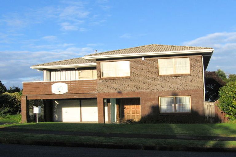 Photo of property in 6 Hurstbourn Priors, Goodwood Heights, Auckland, 2105