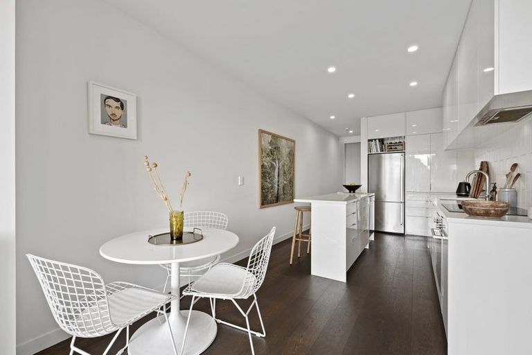 Photo of property in 9/83 Hinemoa Street, Birkenhead, Auckland, 0626