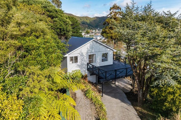 Photo of property in 214a Waddington Drive, Naenae, Lower Hutt, 5011