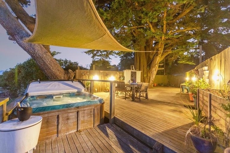 Photo of property in 44 View Road, Titahi Bay, Porirua, 5022