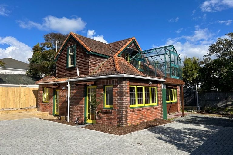 Photo of property in 1a Bulwer Street, Devonport, Auckland, 0624